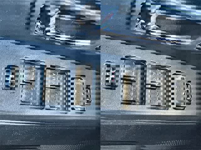 Used 2015 MAZDA MAZDA5 Sport image 36