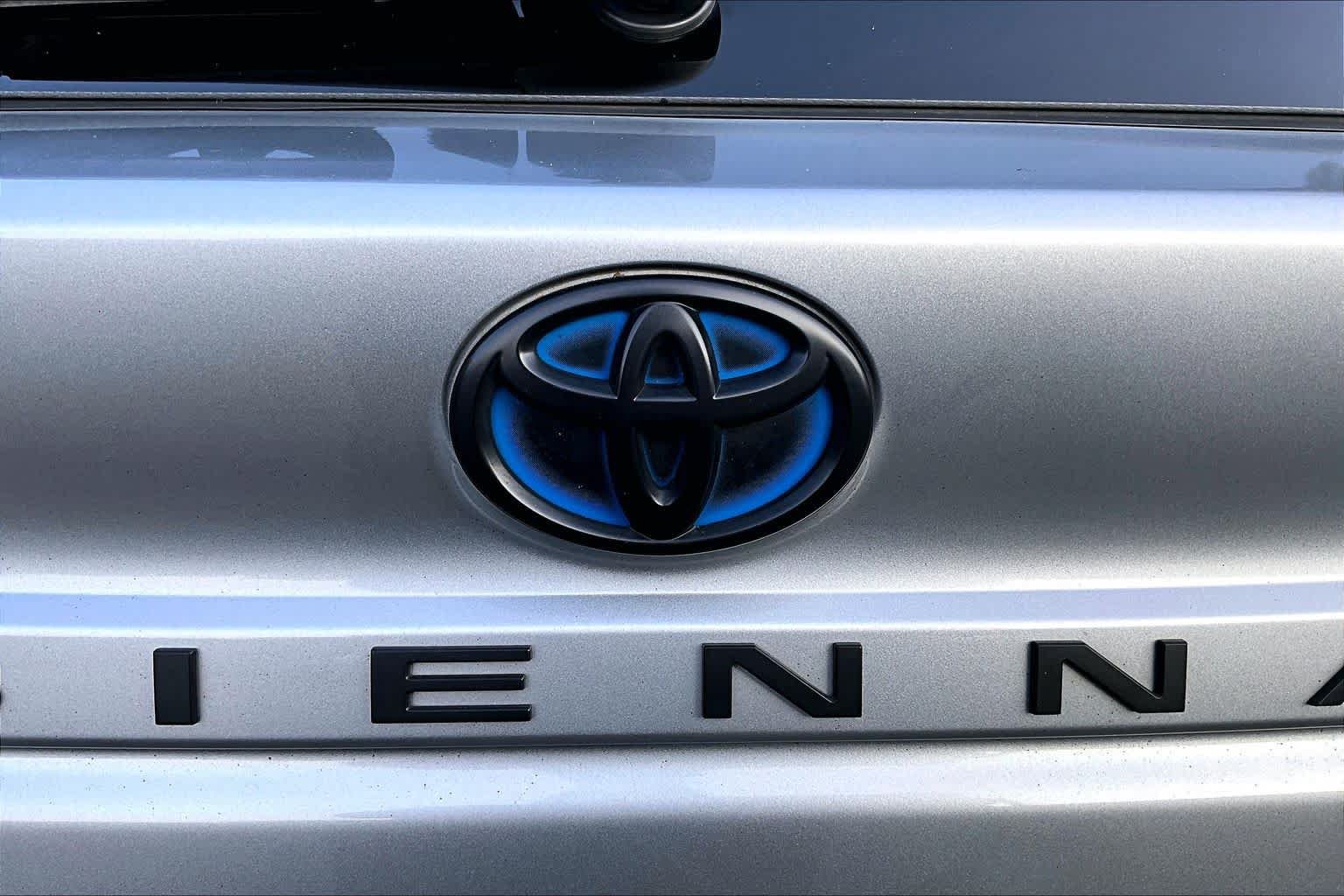 Certified 2023 Toyota Sienna XLE FWD image 31