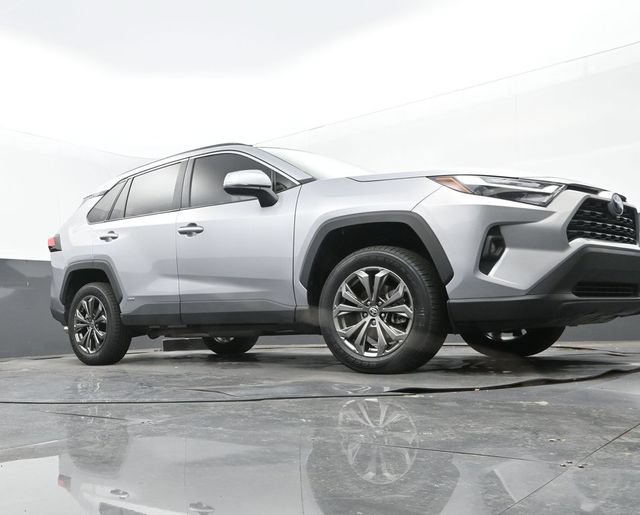 Used 2022 Toyota RAV4 XLE Premium AWD/4WD image 26
