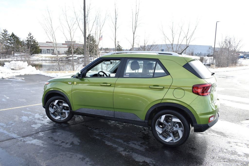 Used 2024 Hyundai Venue SEL image 8