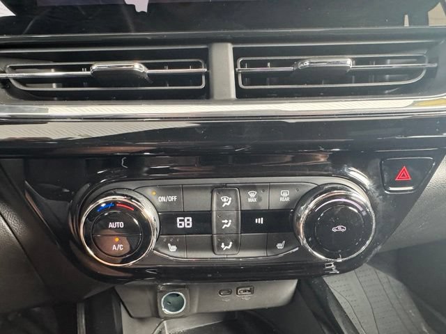 Used 2025 Chevrolet Trax RS w/ Sunroof Package FWD image 9