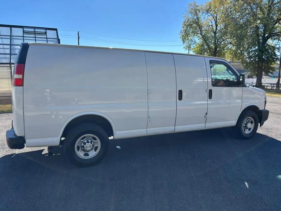 Used 2019 Chevrolet Express 2500 Extended image 11