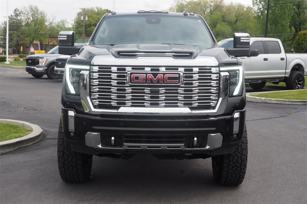 Used 2024 GMC Sierra 3500 Denali w/ Denali Reserve Package image 2