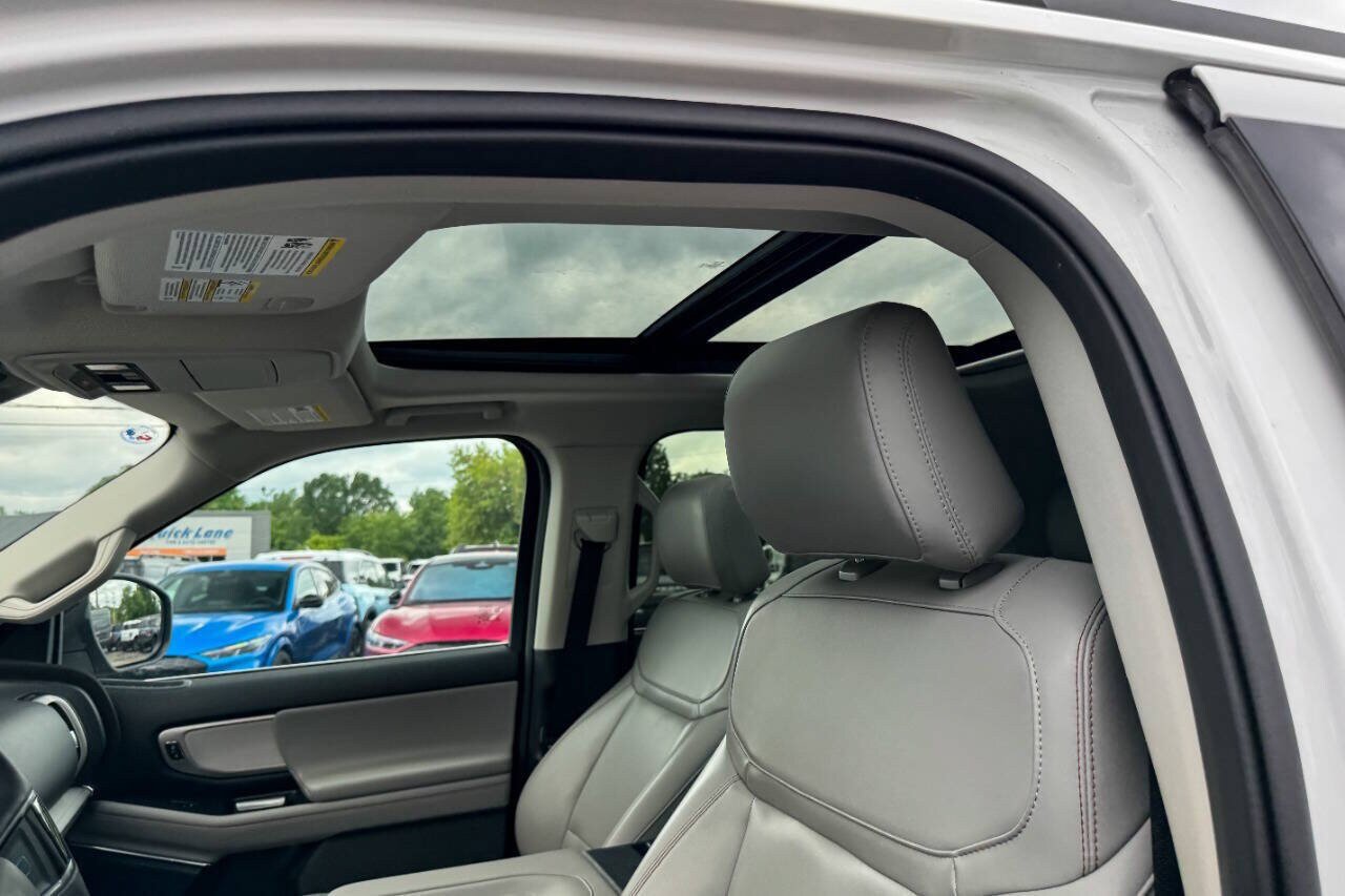 Used 2025 Ford Expedition Active AWD/4WD image 26