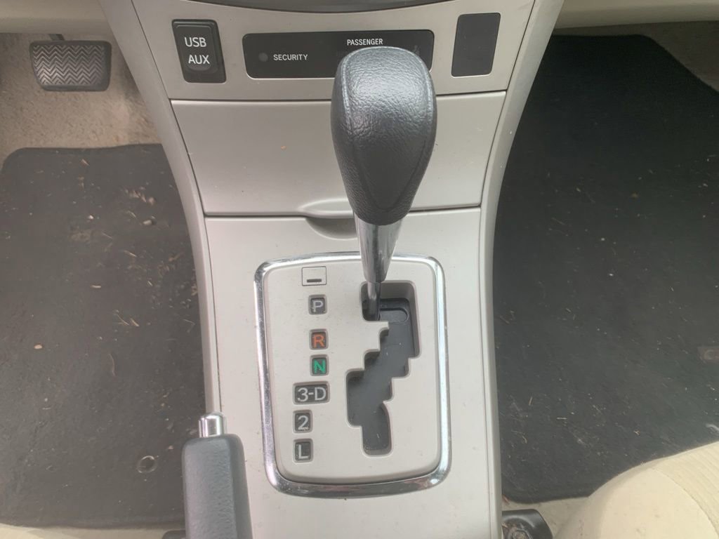 Used 2013 Toyota Corolla LE FWD image 16