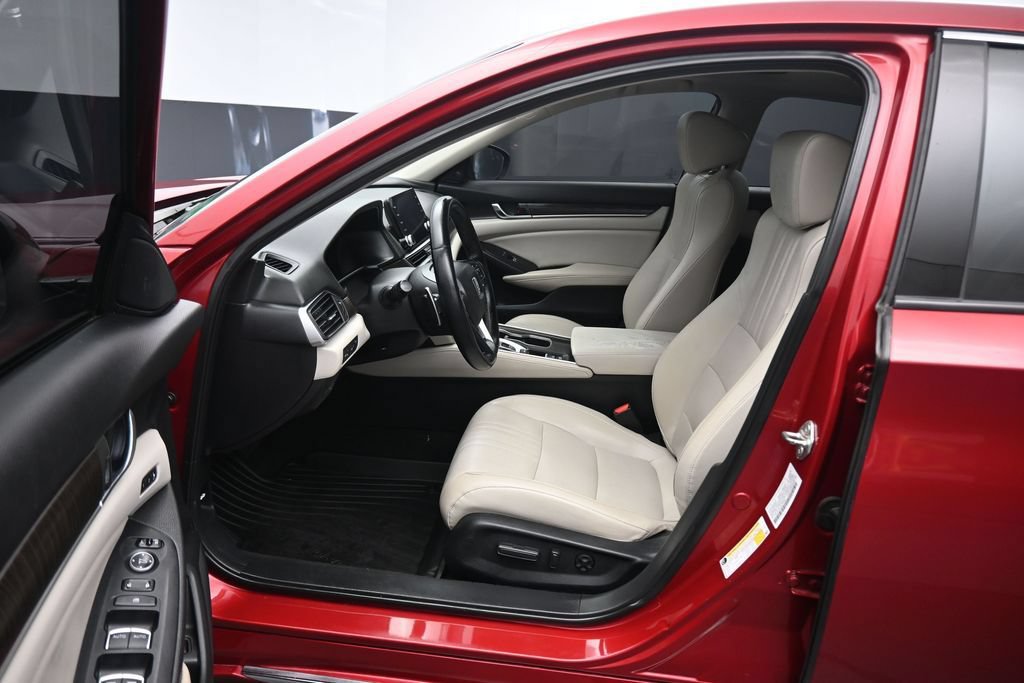 Used 2018 Honda Accord Touring image 12