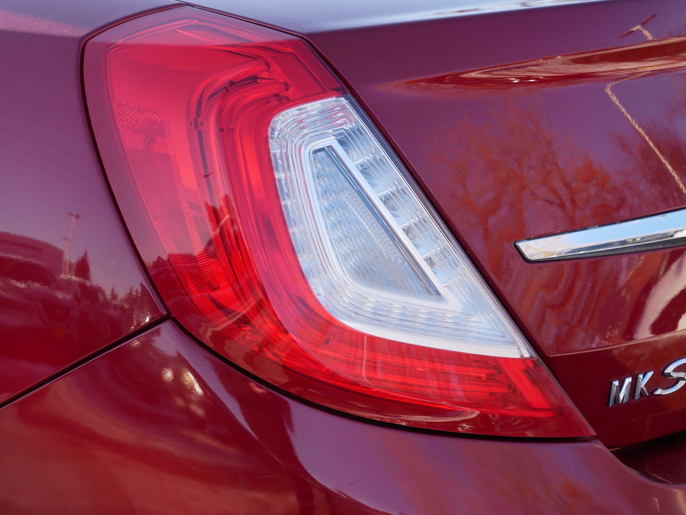 Used 2015 Lincoln MKS w/ Equipment Group 101A image 17