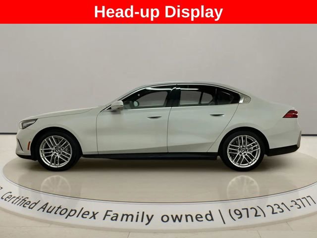 Used 2025 BMW 530i RWD image 2