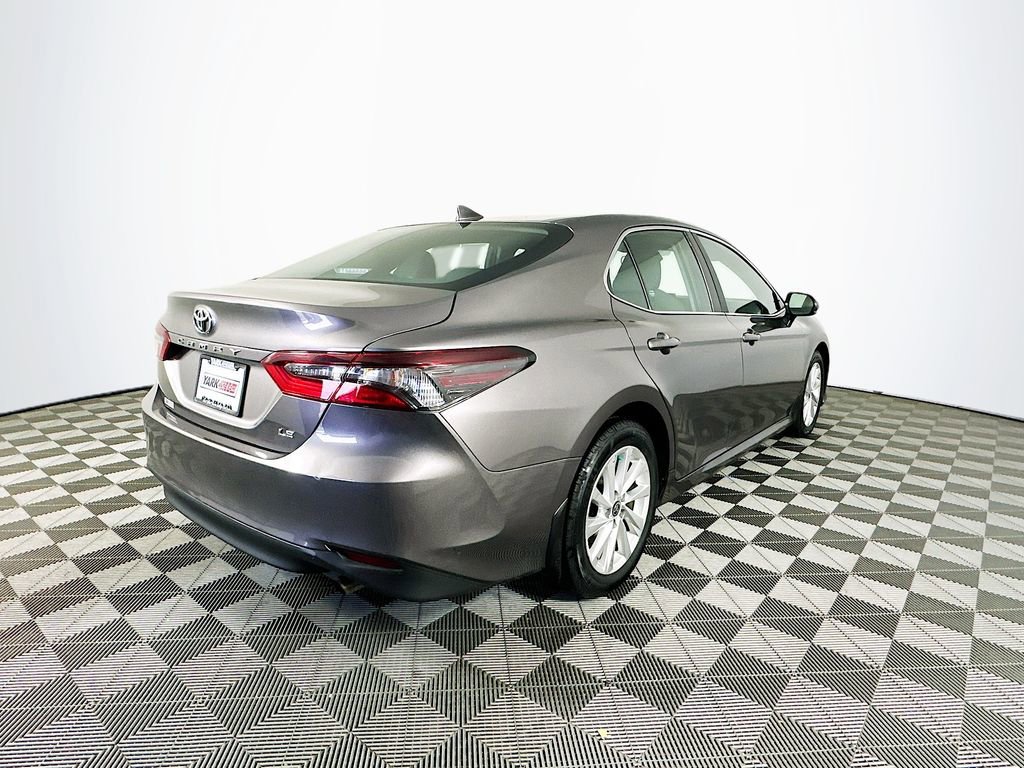 Used 2024 Toyota Camry LE image 10
