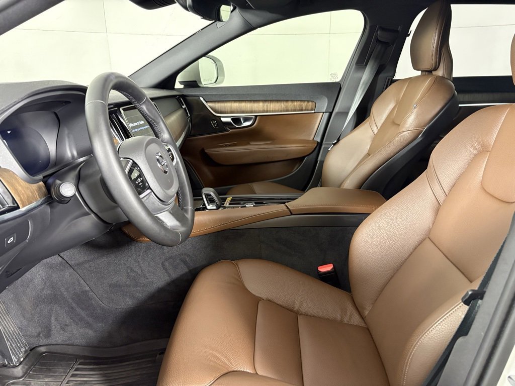 Used 2025 Volvo V90 B6 Cross Country Plus w/ Protection Package Premier image 20