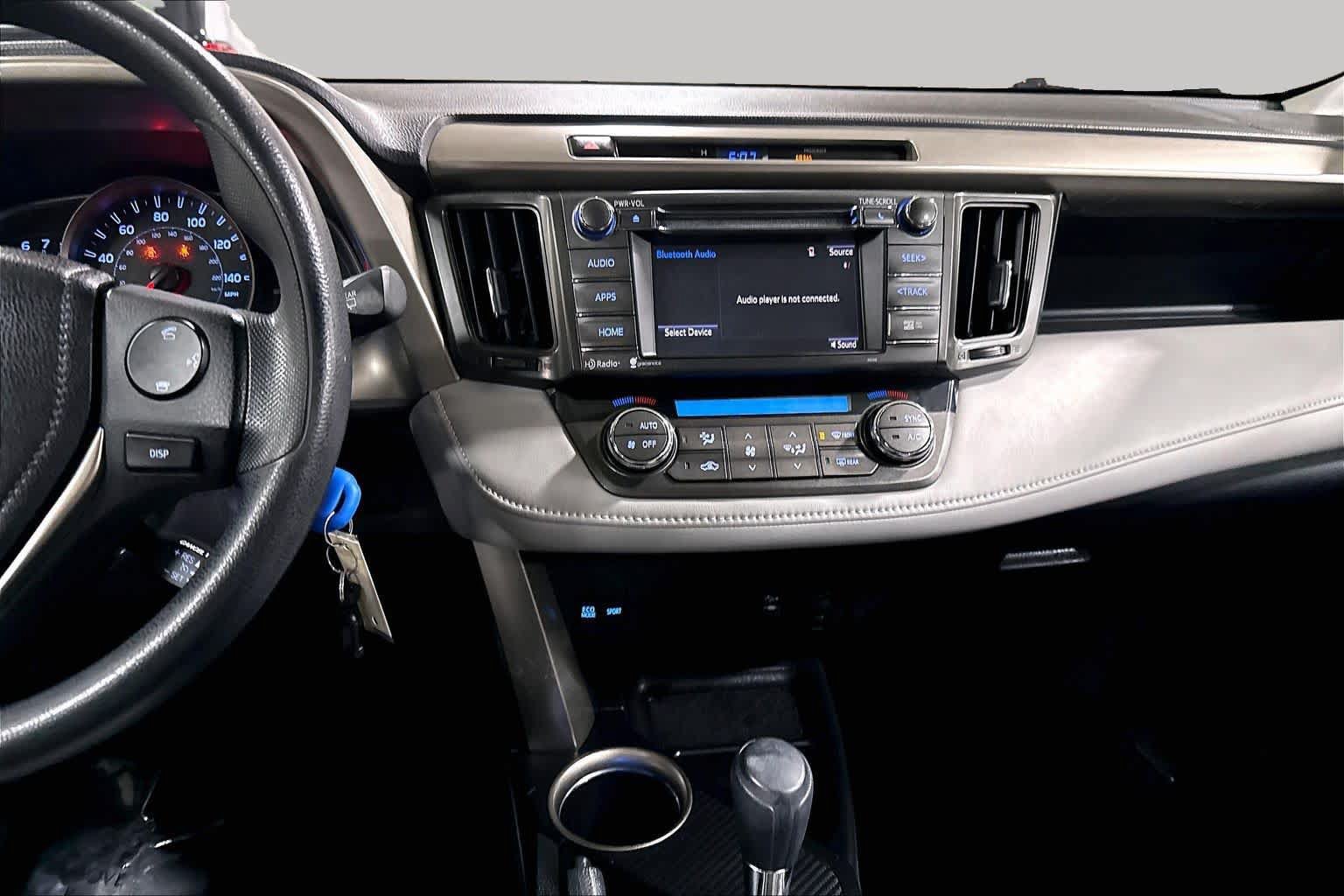 Used 2015 Toyota RAV4 XLE AWD/4WD image 7