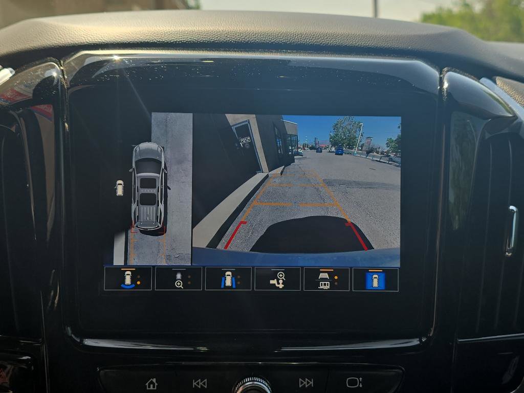 Used 2023 Chevrolet Traverse Premier image 17