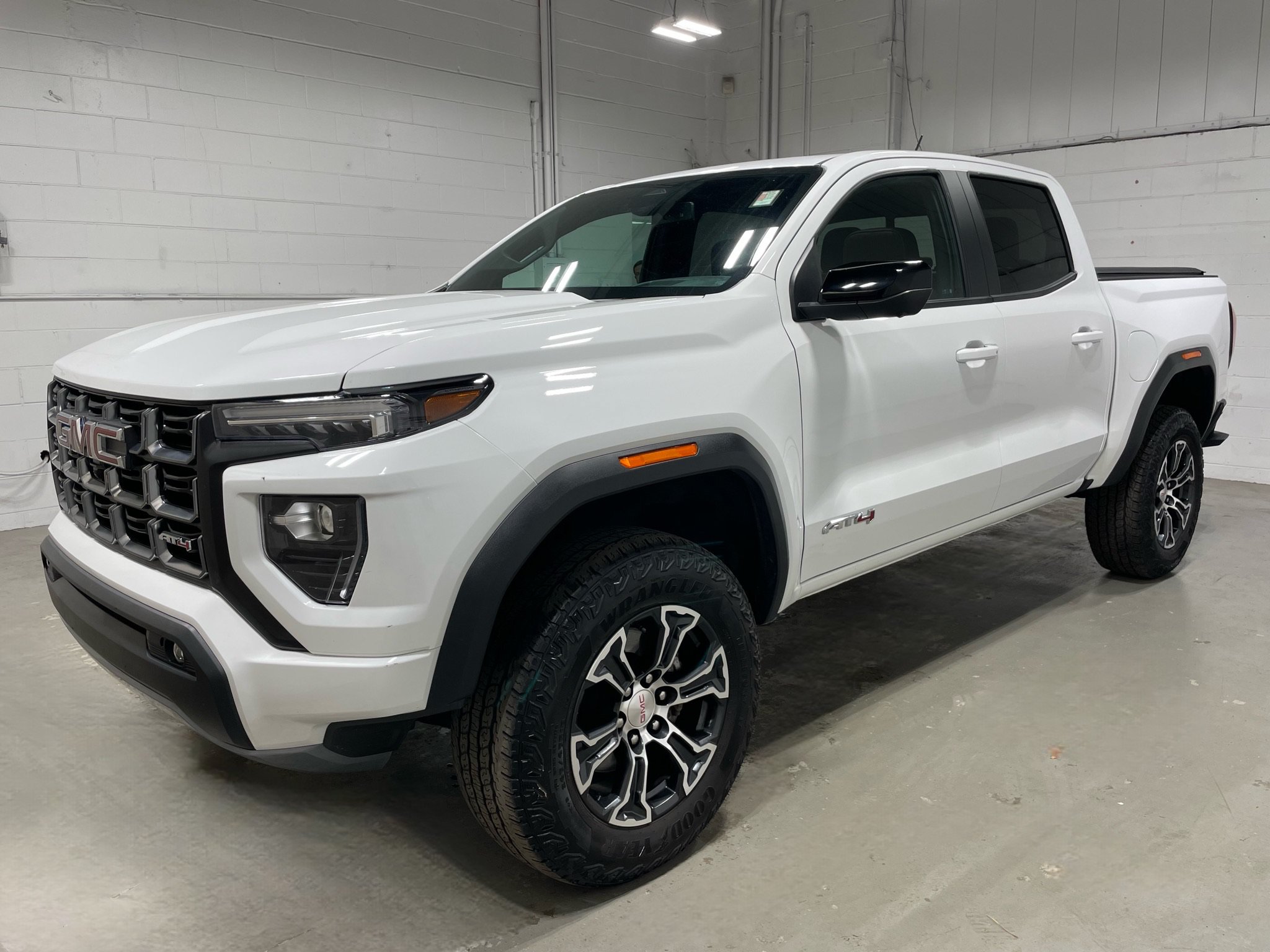 Used 2023 GMC Canyon AT4 w/ AT4 Premium Package AWD/4WD image 1