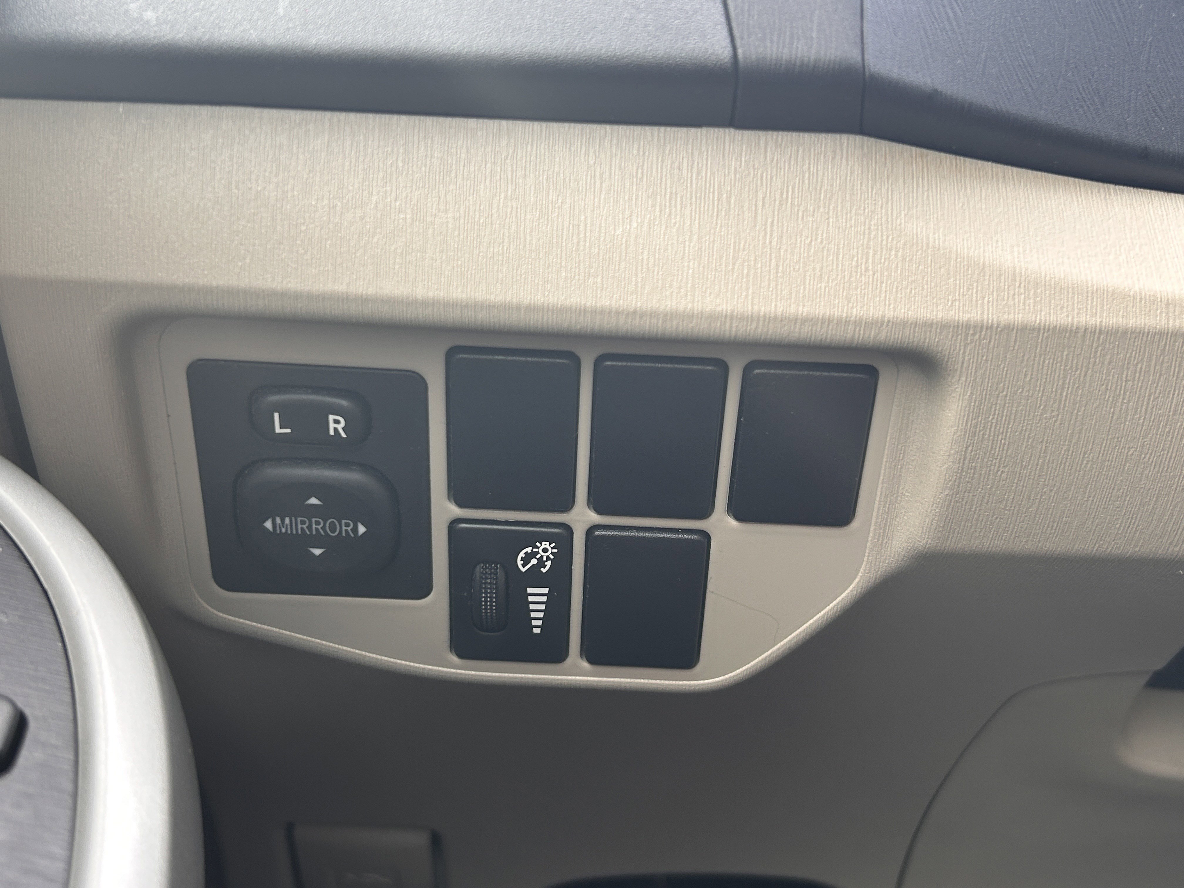 Used 2015 Toyota Prius Four image 17