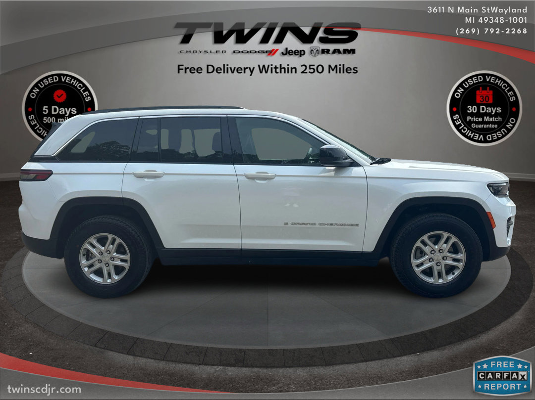 Used 2024 Jeep Grand Cherokee Laredo image 2