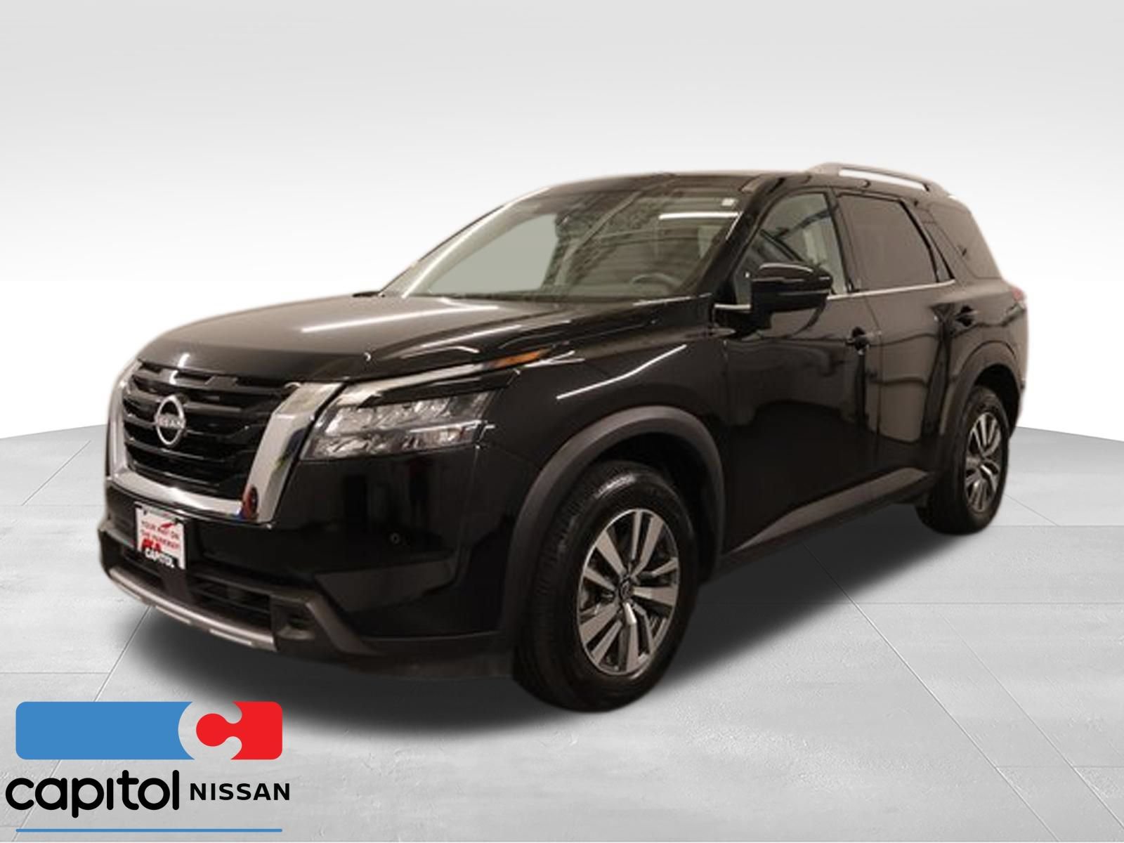 Used 2025 Nissan Pathfinder SL AWD/4WD image 1