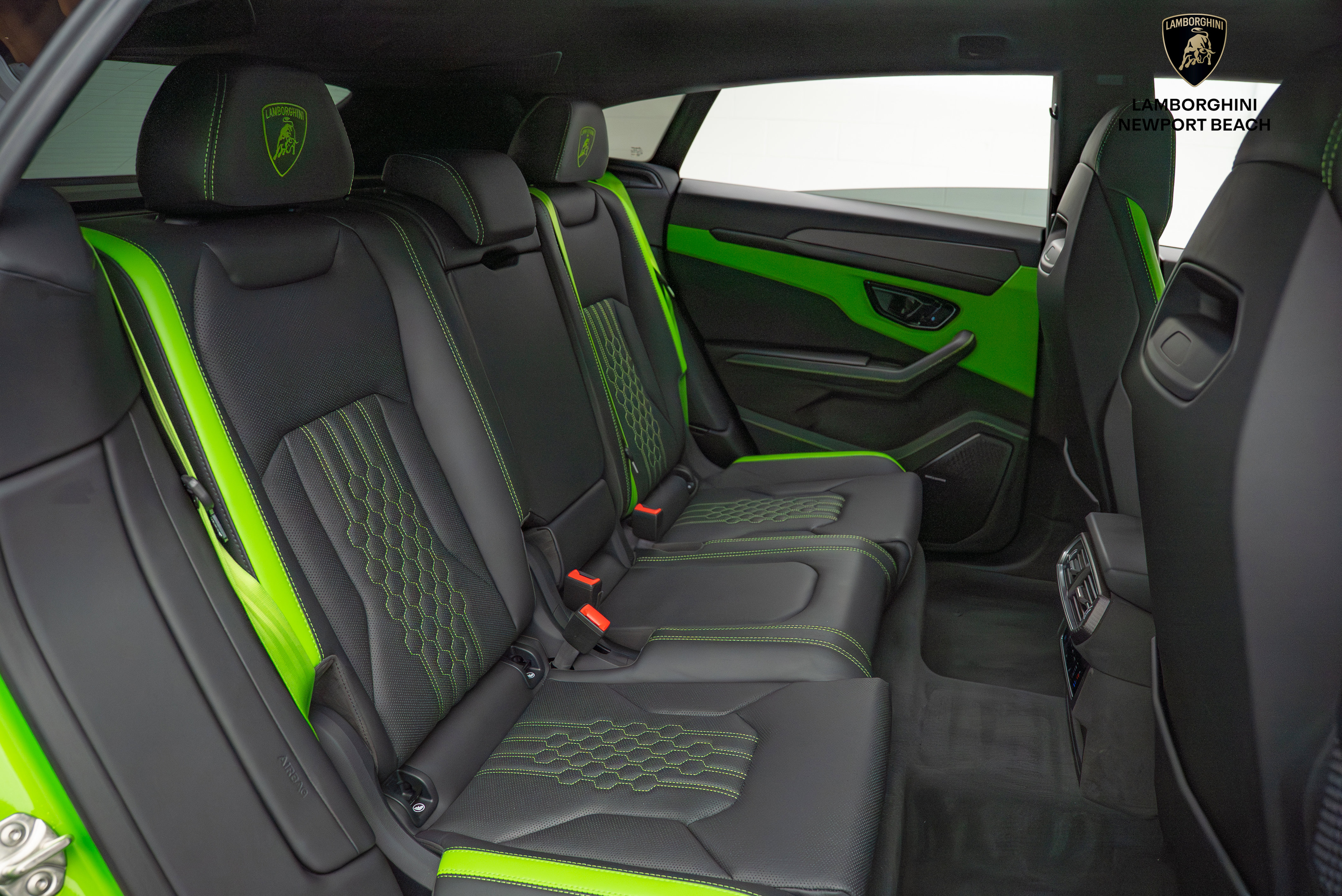 Used 2025 Lamborghini Urus SE image 25