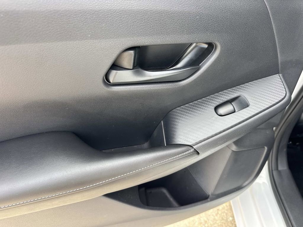 Used 2025 Nissan Sentra SV FWD image 30