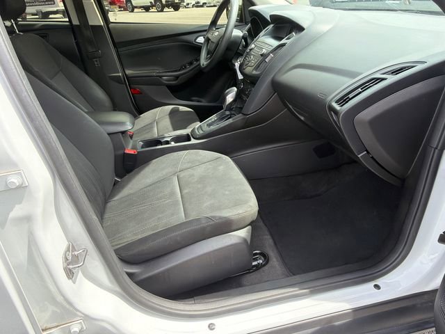 Used 2018 Ford Focus SE w/ SE Appearance Package image 13