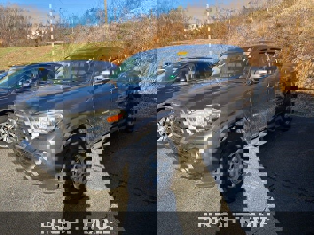 Used 2016 Toyota Tacoma SR5 image 2