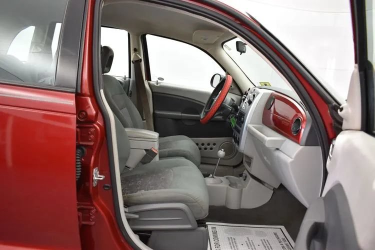 Used 2009 Chrysler PT Cruiser FWD image 17
