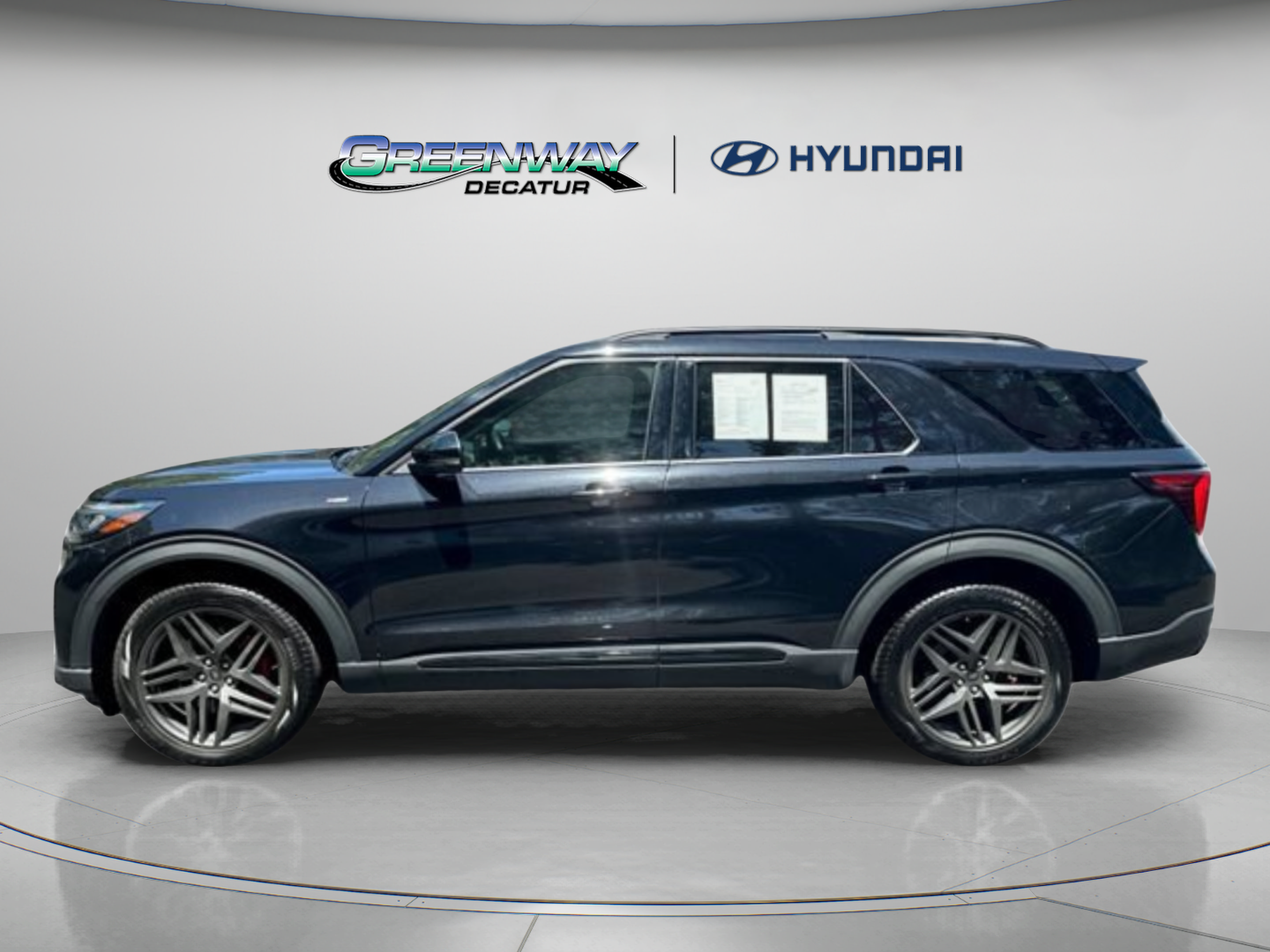 Used 2025 Ford Explorer ST-Line w/ ST-Line Street Pack AWD/4WD image 5