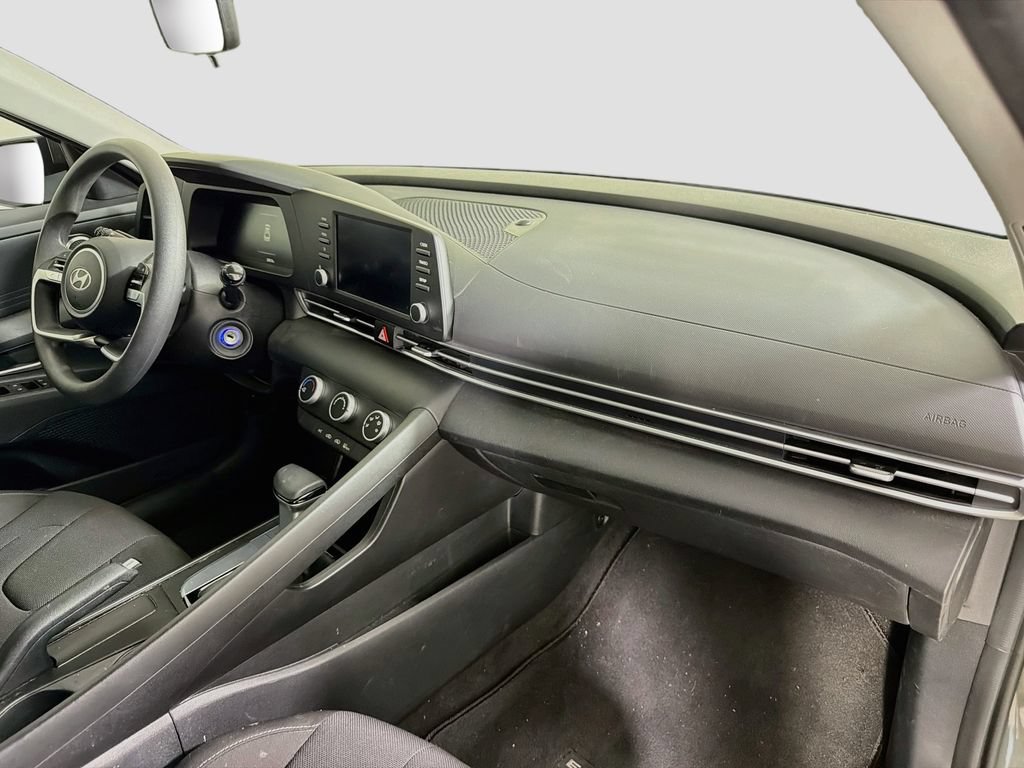 Used 2025 Hyundai Elantra SE FWD image 28