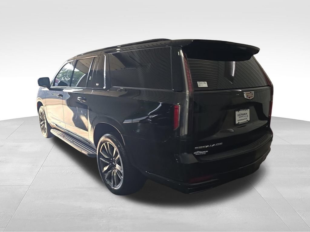 Used 2022 Cadillac Escalade ESV Sport AWD/4WD image 3