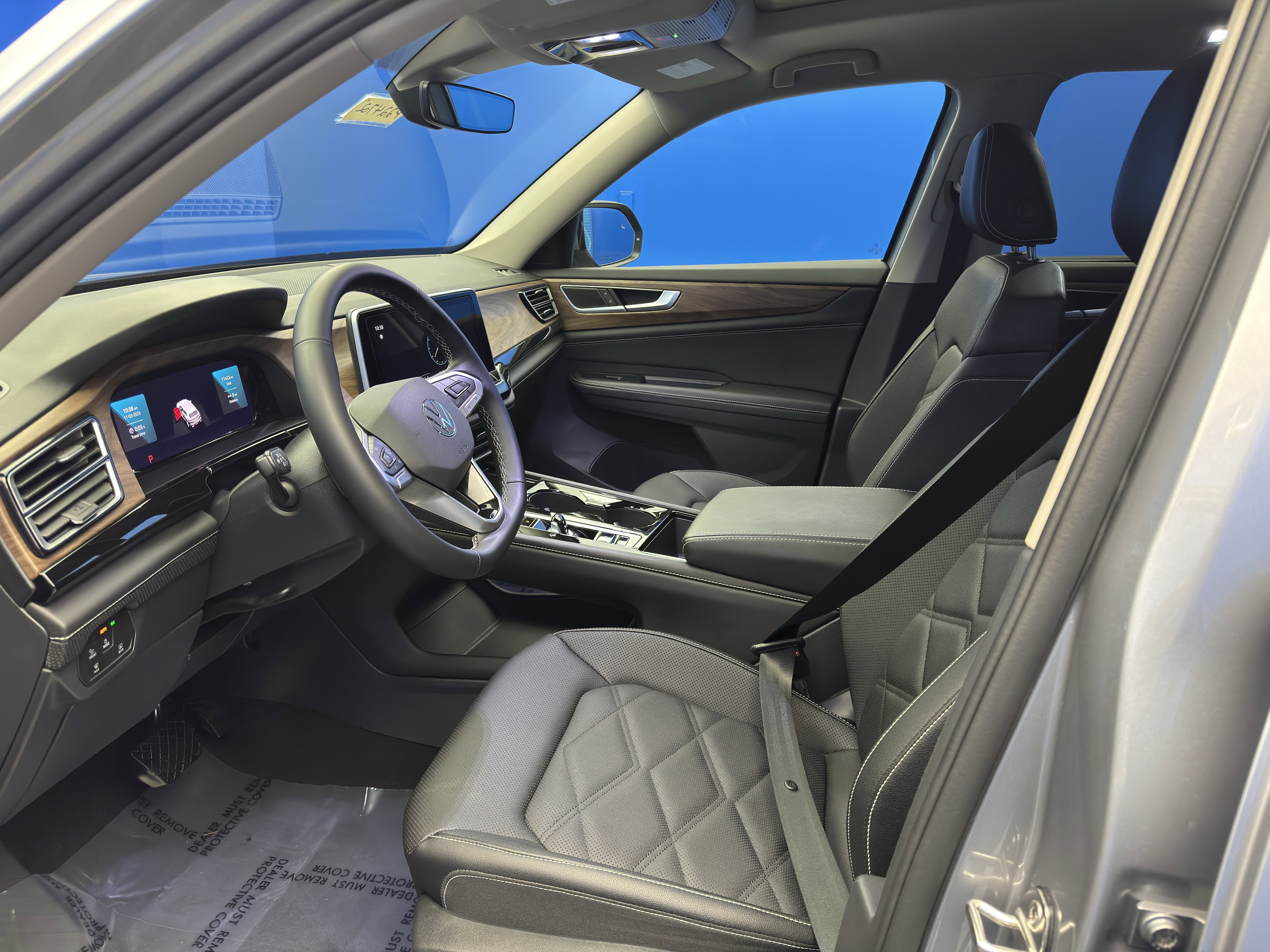 Certified 2025 Volkswagen Atlas SE w/ Panoramic Sunroof Package image 13