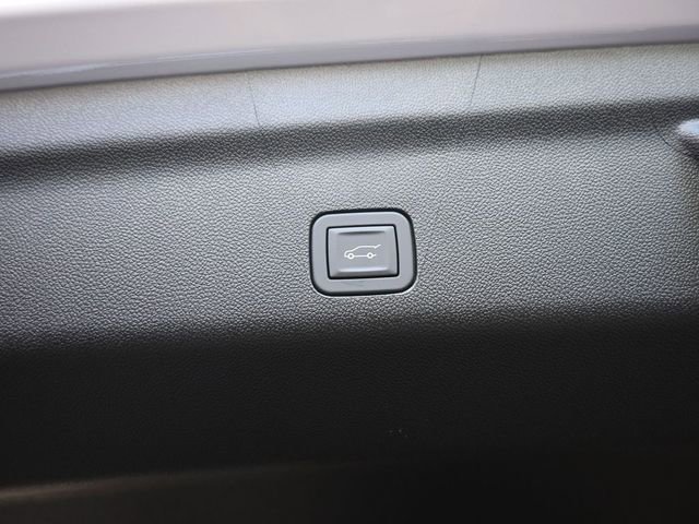 New 2025 Chevrolet Suburban High Country image 9