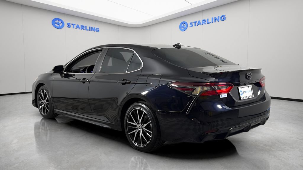 Used 2021 Toyota Camry SE FWD image 5