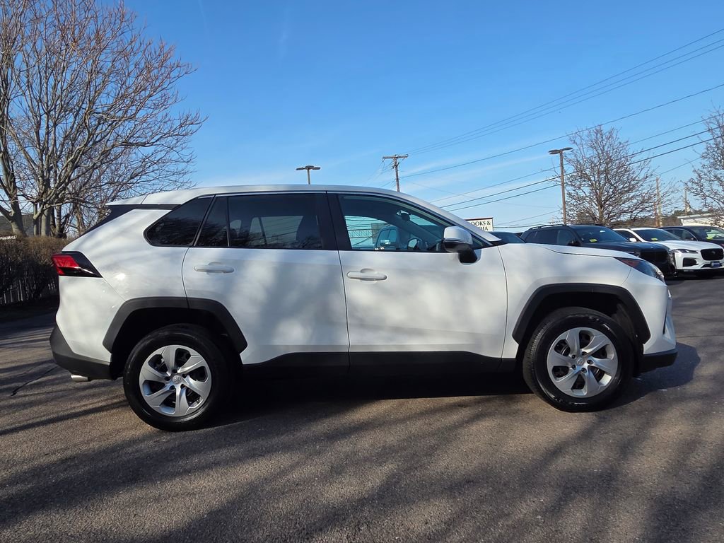 Used 2022 Toyota RAV4 LE AWD/4WD image 6