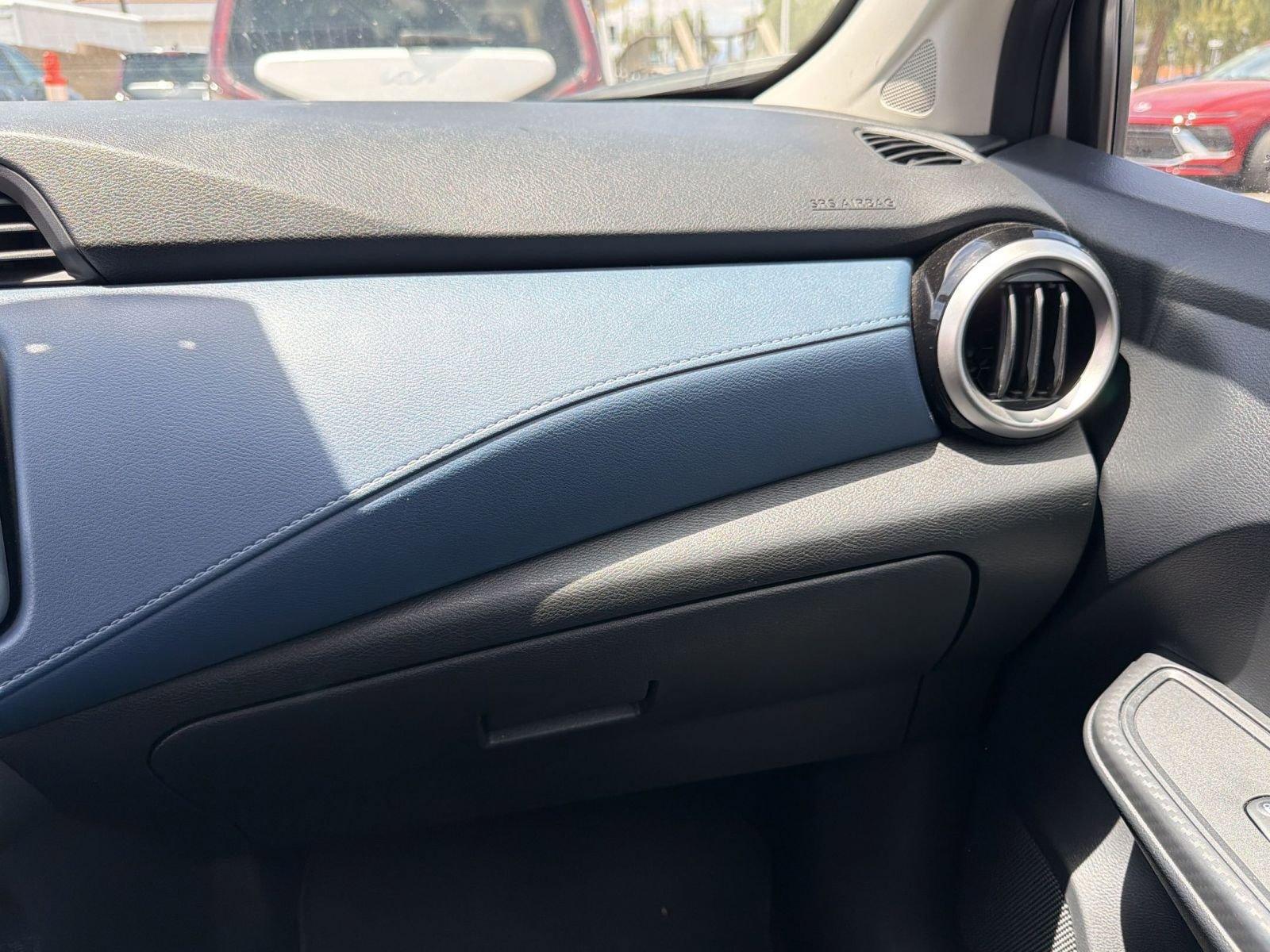 Used 2025 Nissan Versa SV FWD image 10