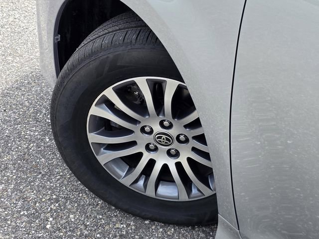 Used 2020 Toyota Sienna XLE image 34