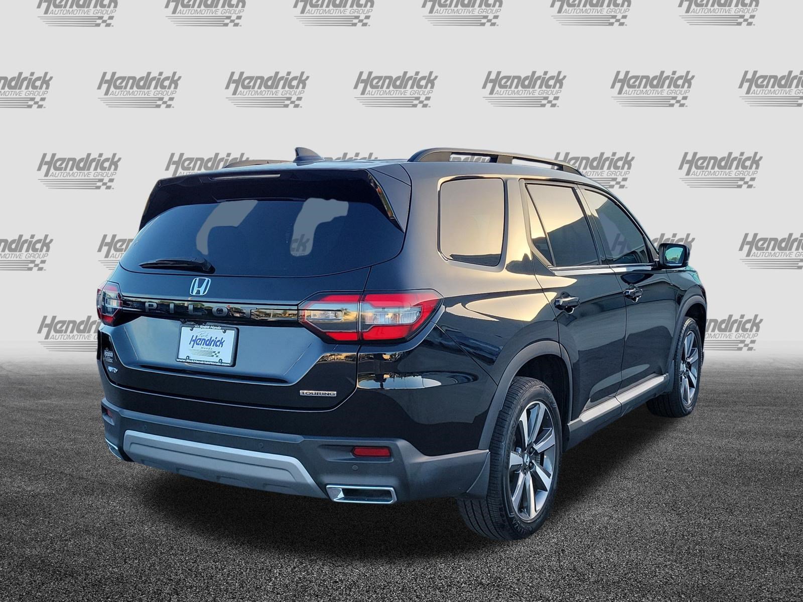 Used 2024 Honda Pilot Touring image 7