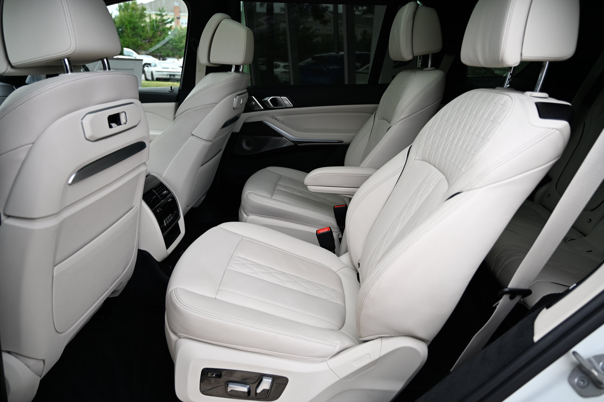 Used 2023 BMW X7 xDrive40i w/ Executive Package AWD/4WD image 38