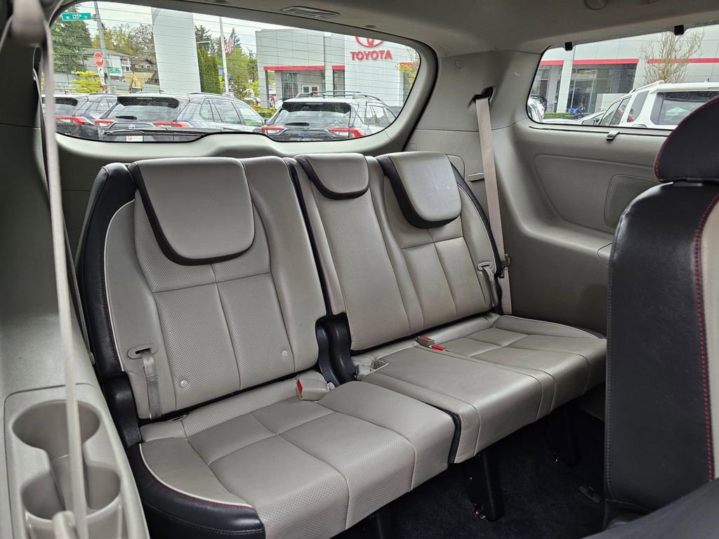 Used 2017 Kia Sedona LX w/ LX Essentials Premium Package FWD image 13