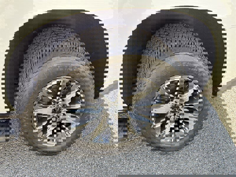 Used 2023 Chevrolet Suburban Z71 image 12