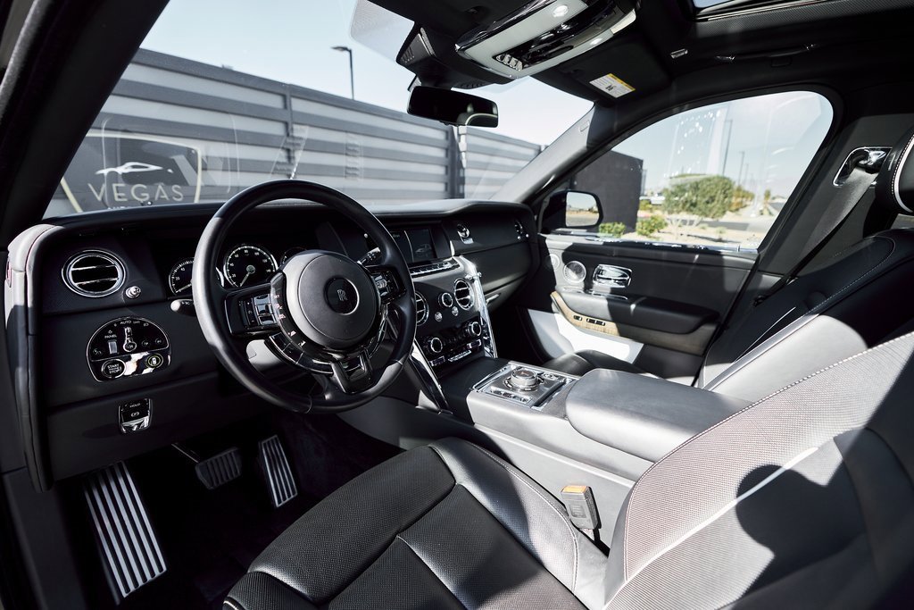 Used 2019 Rolls-Royce Cullinan image 2