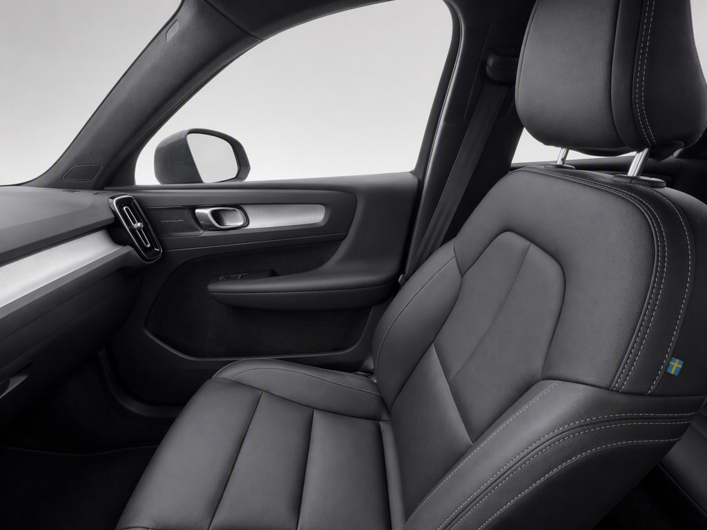 Used 2019 Volvo XC40 T5 Momentum AWD/4WD image 14