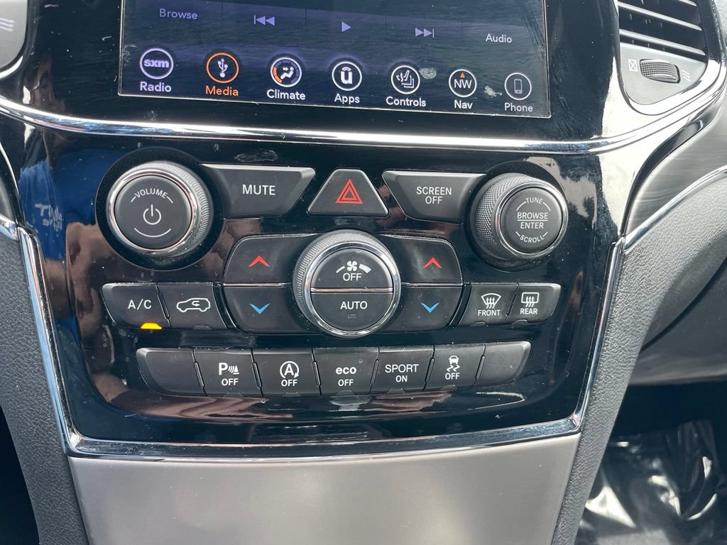 Used 2019 Jeep Grand Cherokee Limited w/ Trailer Tow Group IV AWD/4WD image 11