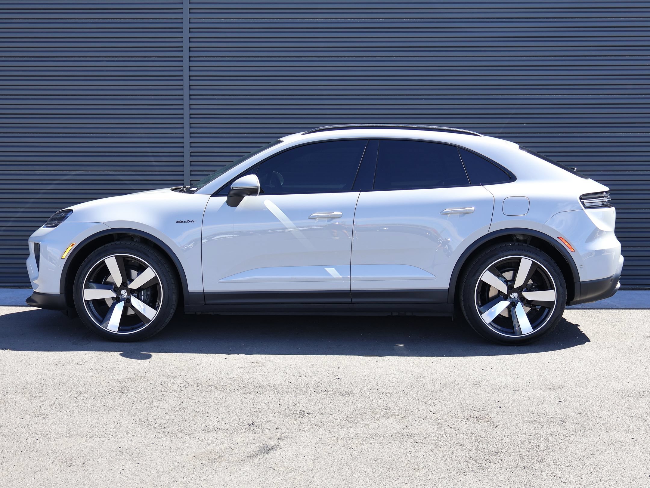 Certified 2026 Porsche Macan 4 Electric AWD/4WD image 2
