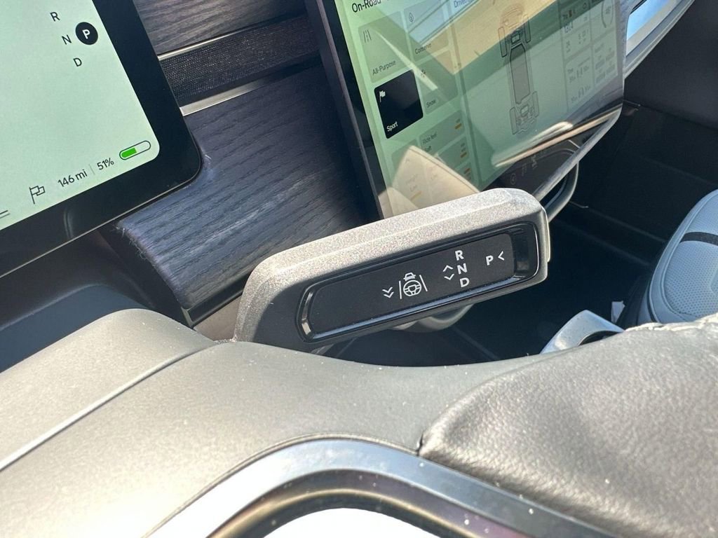 Used 2023 Rivian R1S Launch Edition image 18