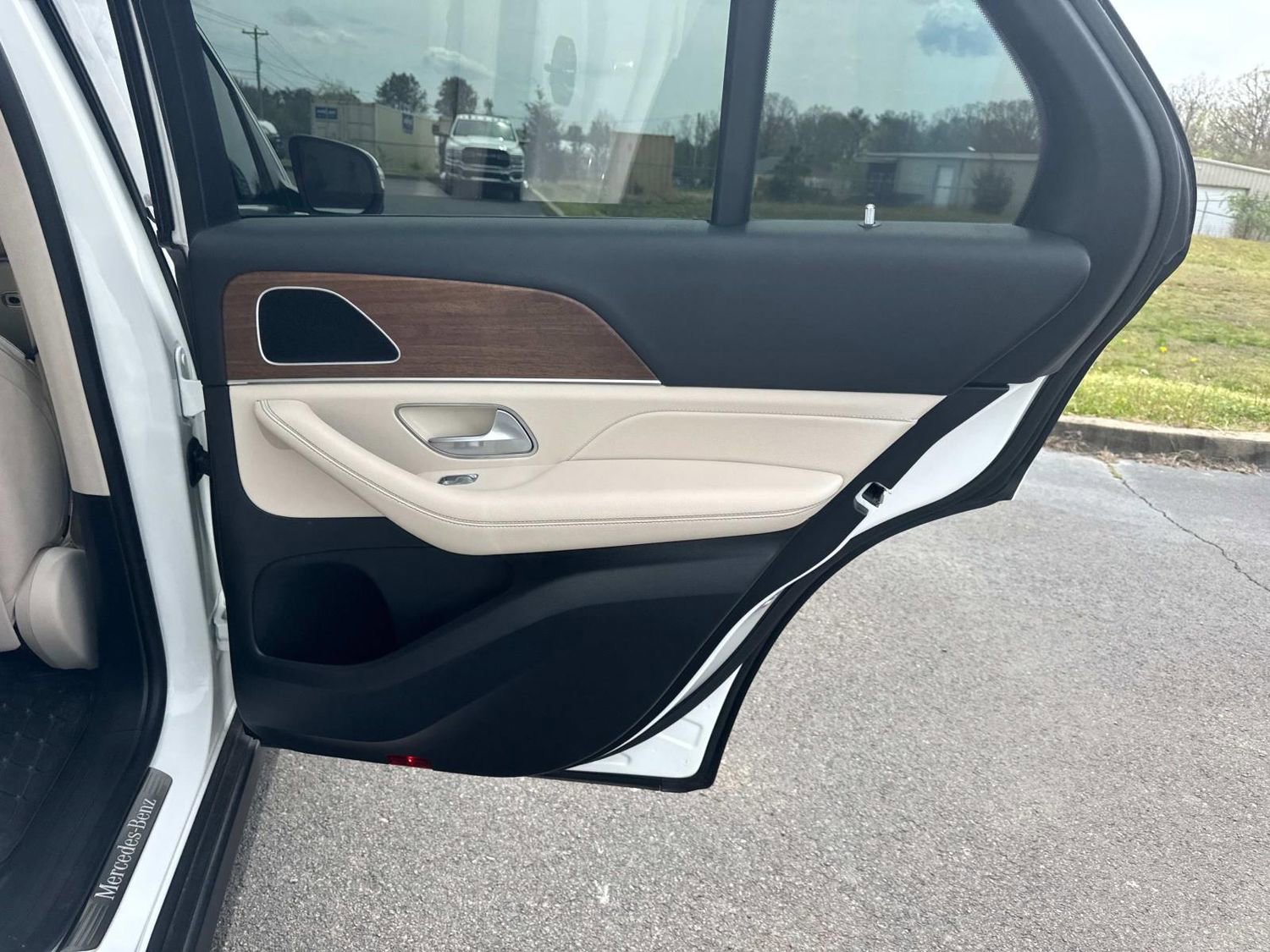 Used 2025 Mercedes-Benz GLE 350 4MATIC image 23