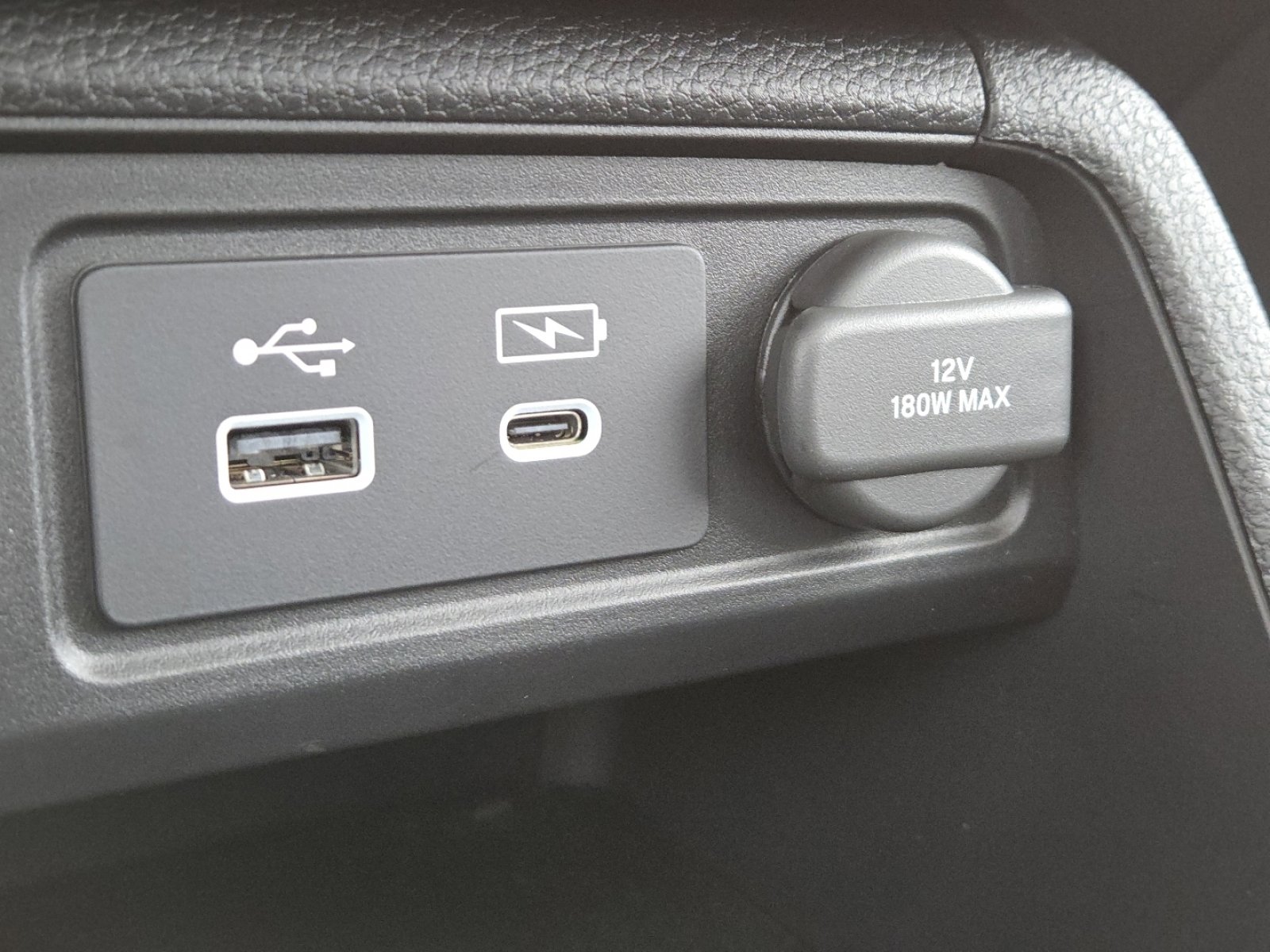 Used 2025 Honda Pilot Touring image 10