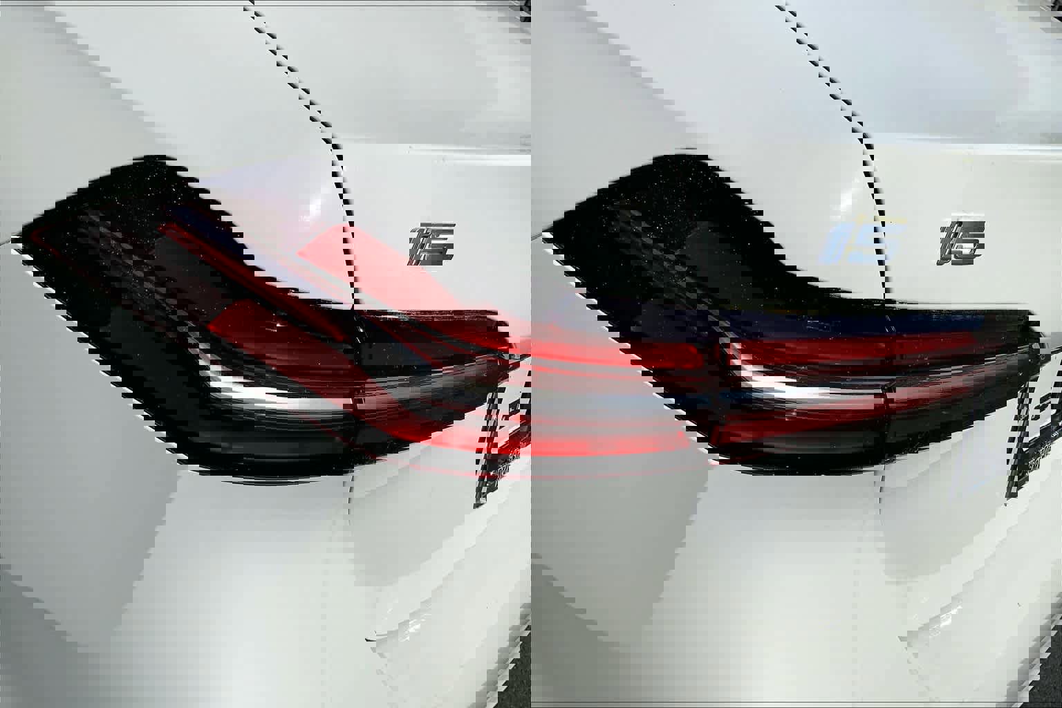 Used 2024 BMW i5 eDrive40i w/ Premium Package image 14