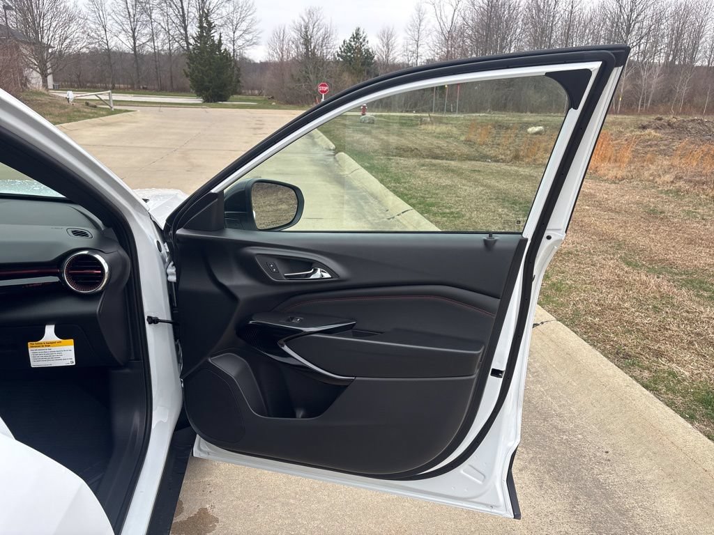 New 2026 Chevrolet Trax RS w/ Sunroof Package FWD image 29