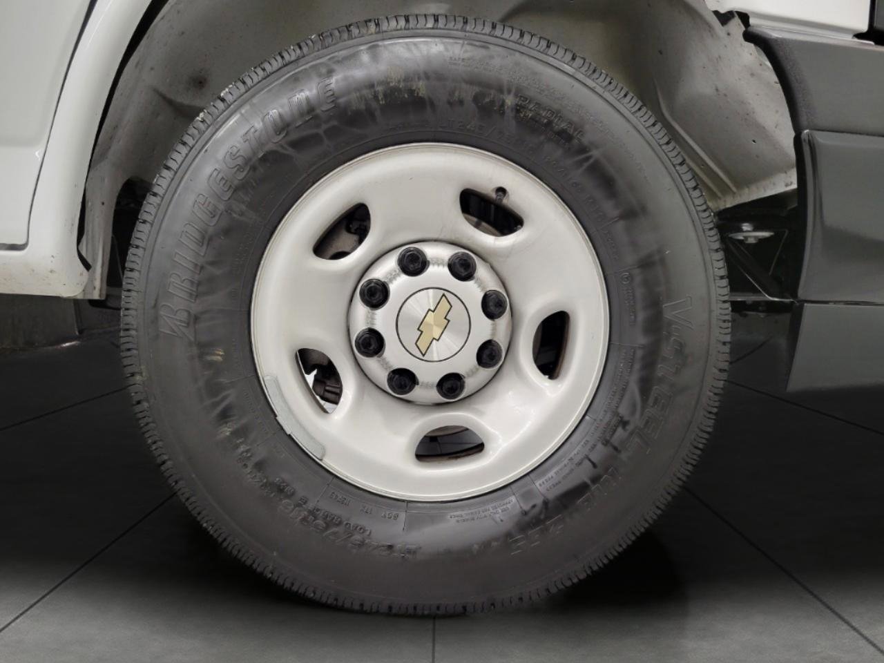 Used 2025 Chevrolet Express 3500 LS image 4