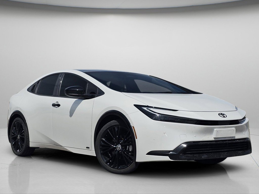 Used 2025 Toyota Prius AWD image 2