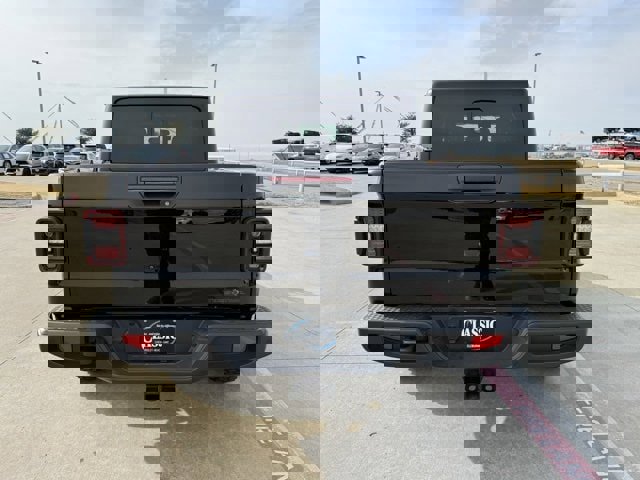 Used 2023 Jeep Gladiator Sport image 4